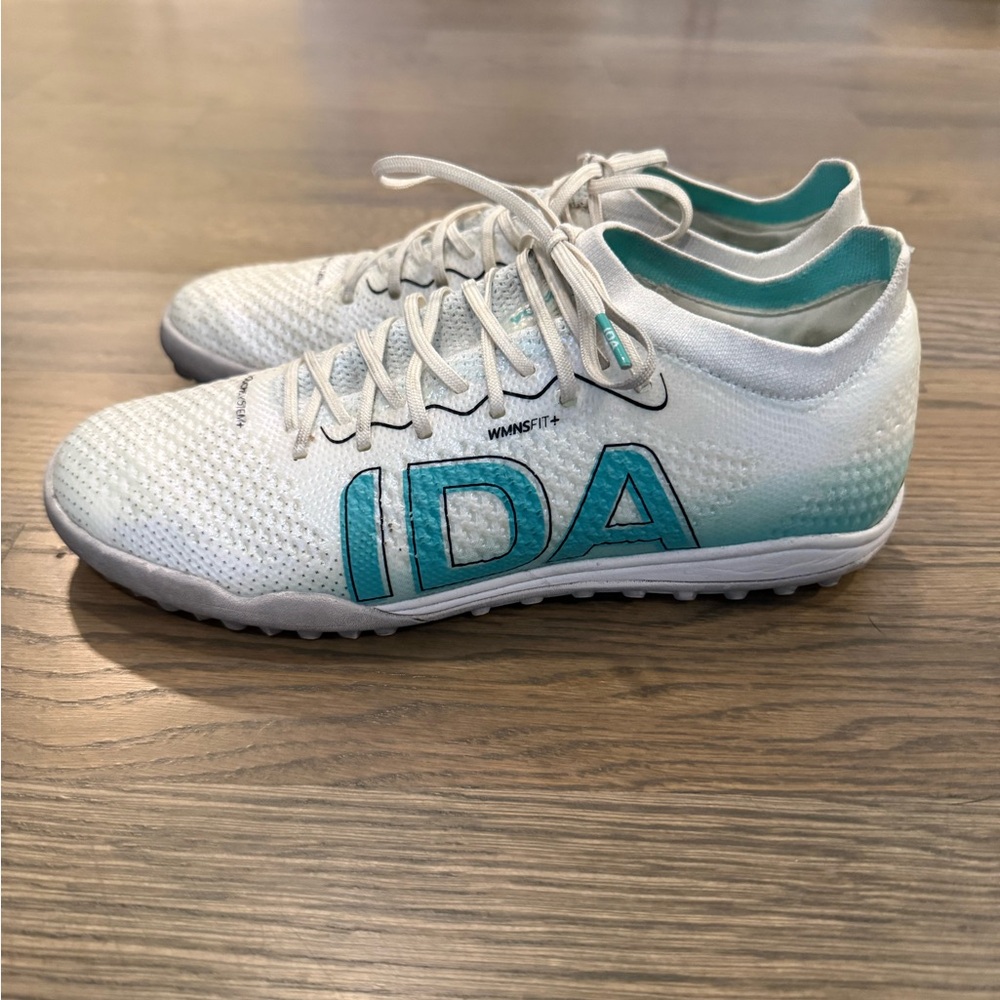 IDA Rise Turf soccer shoes, women's 8 (worn 3 times)